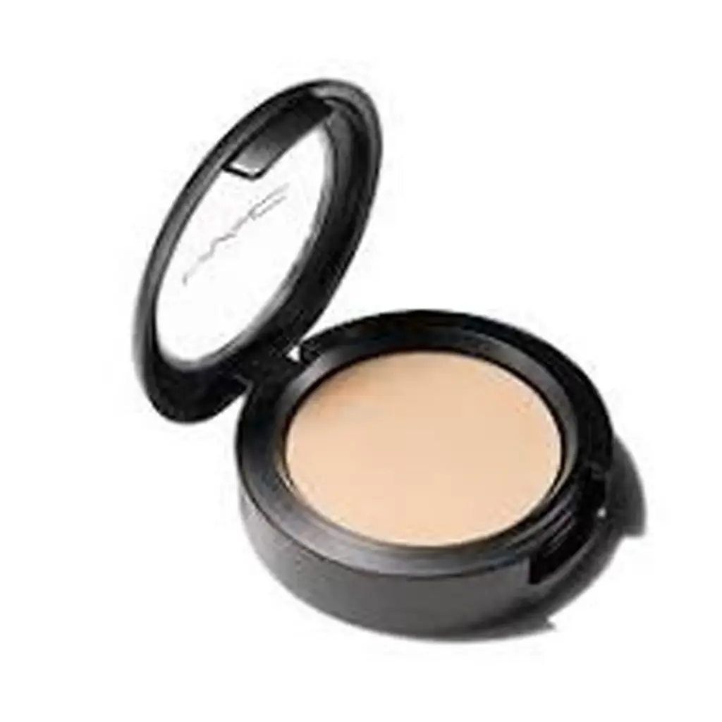 MAC CREAM COLOUR BASE